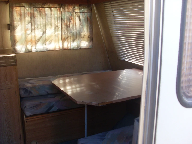 Каравана KIP КТ390, снимка 9 - Каравани и кемпери - 53012763