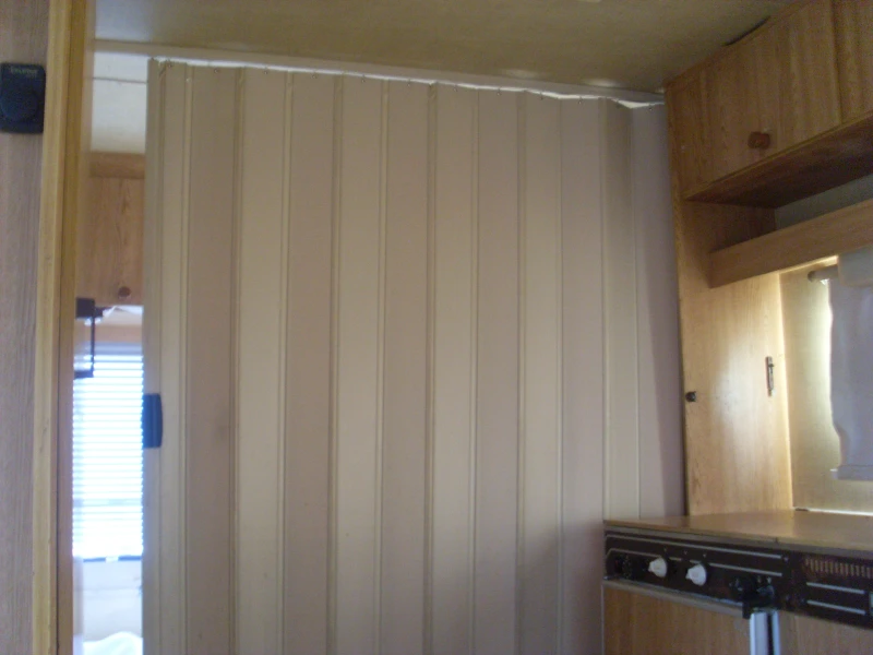 Каравана KIP КТ390, снимка 14 - Каравани и кемпери - 53012763