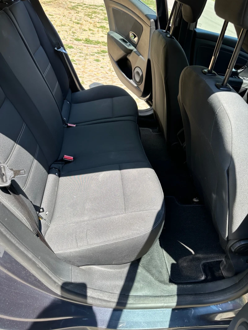 Renault Megane НАПЪЛНО ОБСЛУЖЕН, снимка 11 - Автомобили и джипове - 50996594