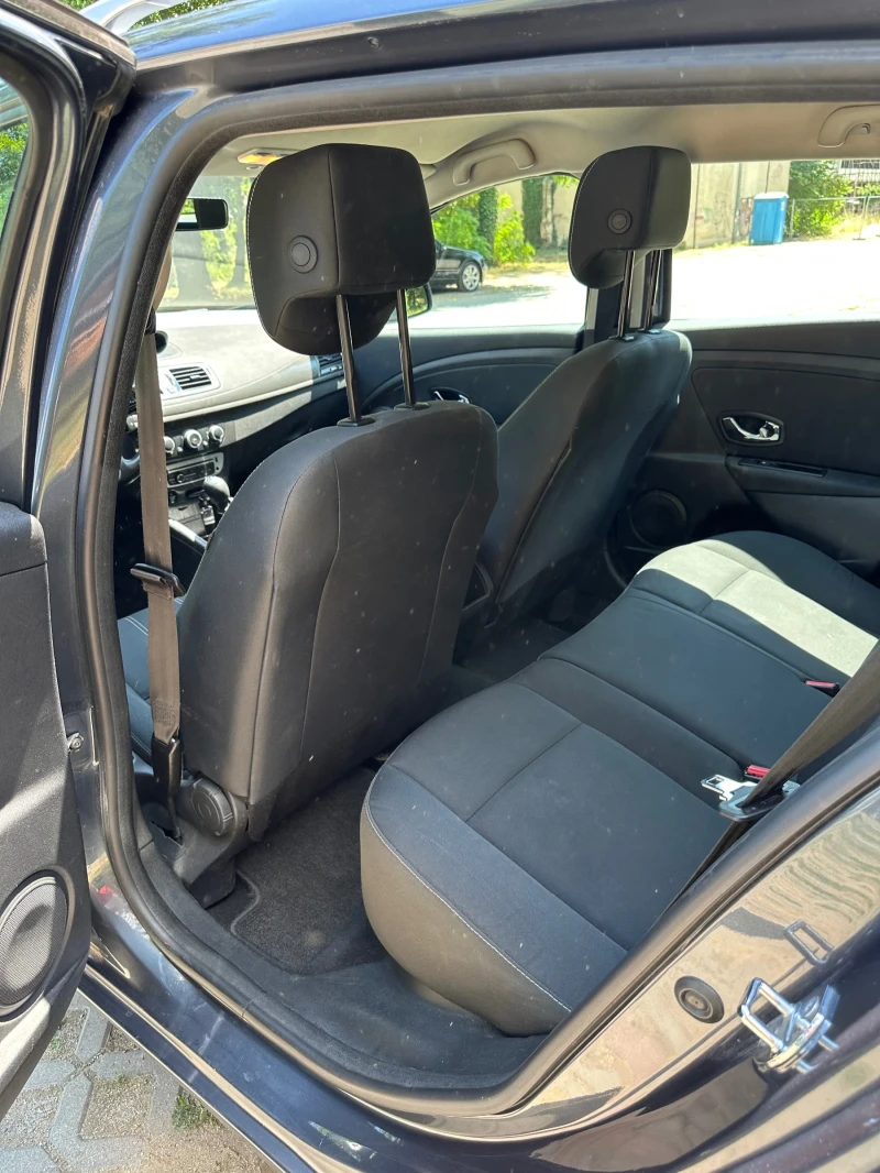 Renault Megane НАПЪЛНО ОБСЛУЖЕН, снимка 9 - Автомобили и джипове - 50996594