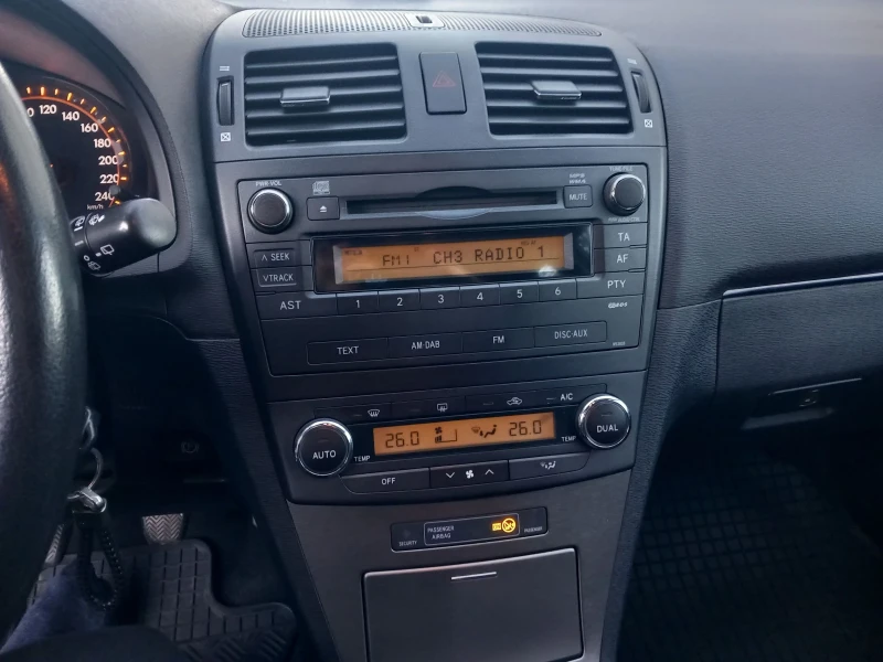 Toyota Avensis, снимка 12 - Автомобили и джипове - 52807113