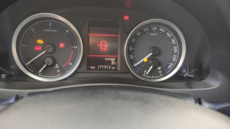 Toyota Auris 1.4D4D, снимка 13 - Автомобили и джипове - 53144480