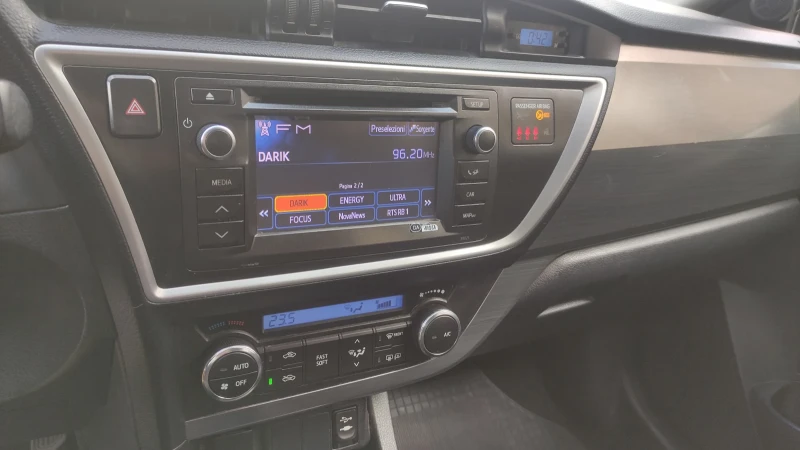 Toyota Auris 1.4D4D, снимка 14 - Автомобили и джипове - 53144480