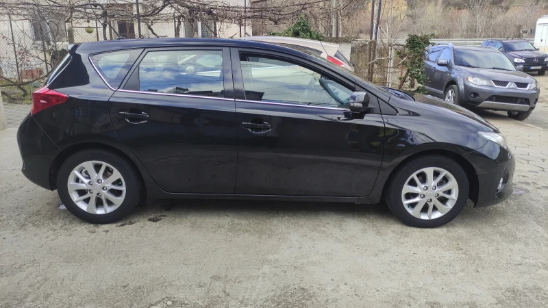 Toyota Auris 1.4D4D, снимка 4 - Автомобили и джипове - 53144480