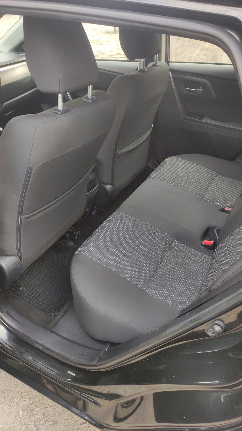 Toyota Auris 1.4D4D, снимка 11 - Автомобили и джипове - 53144480
