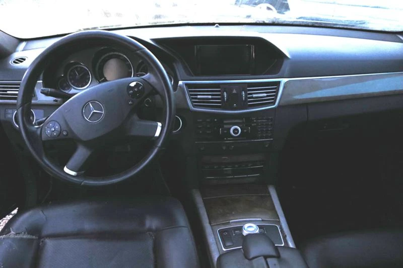 Mercedes-Benz E 350 4 MATIC, снимка 11 - Автомобили и джипове - 30800547