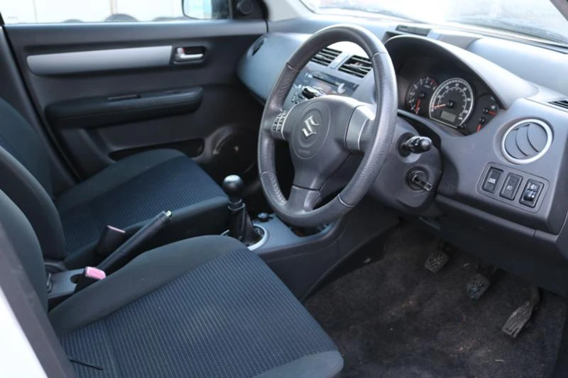 Suzuki Swift 1.5 VVT, снимка 7 - Автомобили и джипове - 35122654