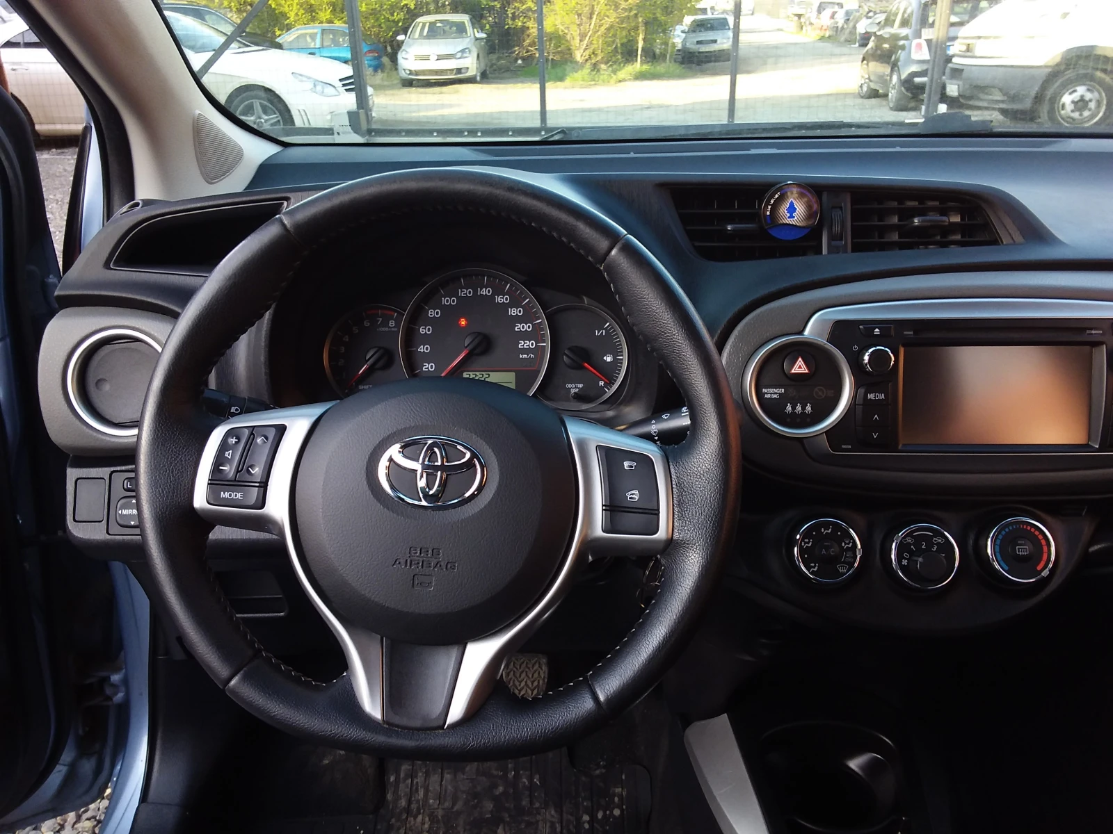 Toyota Yaris  - изображение 6