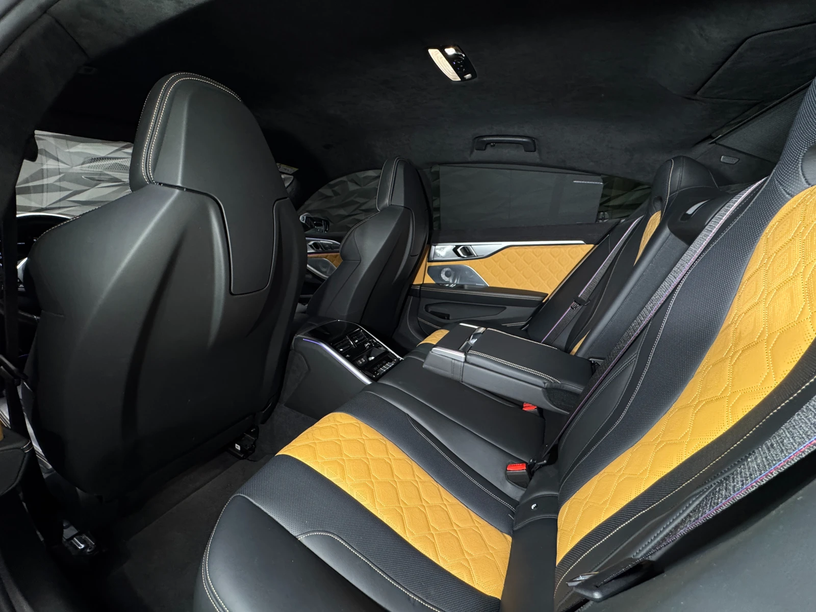 BMW M8 Competition Akrapovic* B&W* 360* Carbon - изображение 3
