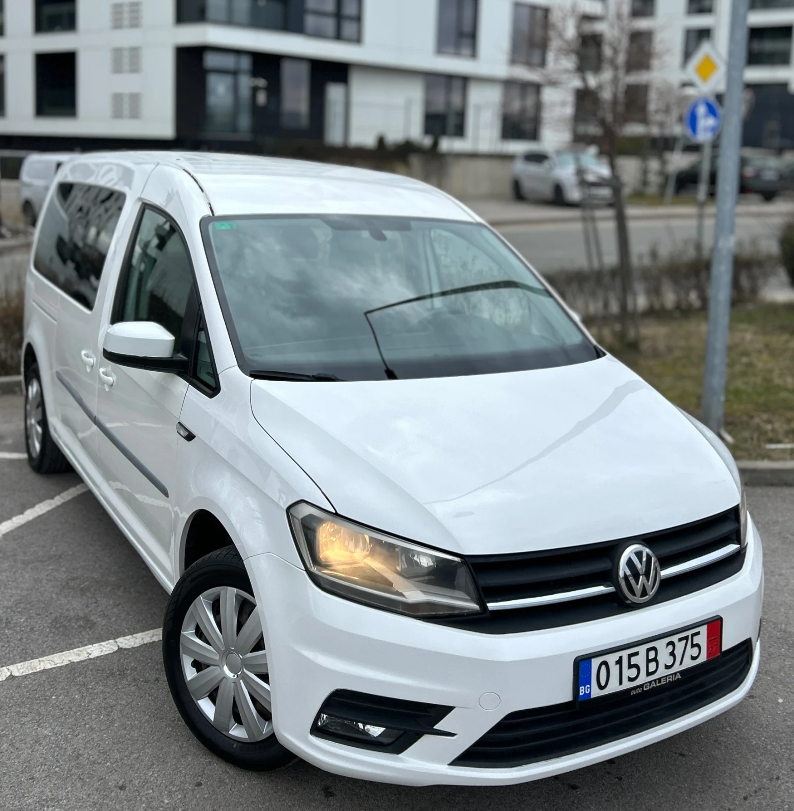 VW Caddy MAXI* ИНВАЛИДНО* 7МЕСТЕН - изображение 2