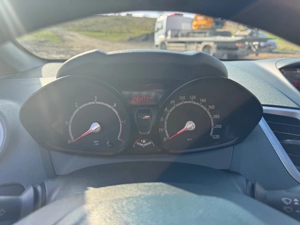 Ford Fiesta 1.6 tdci, снимка 12 - Автомобили и джипове - 53773630