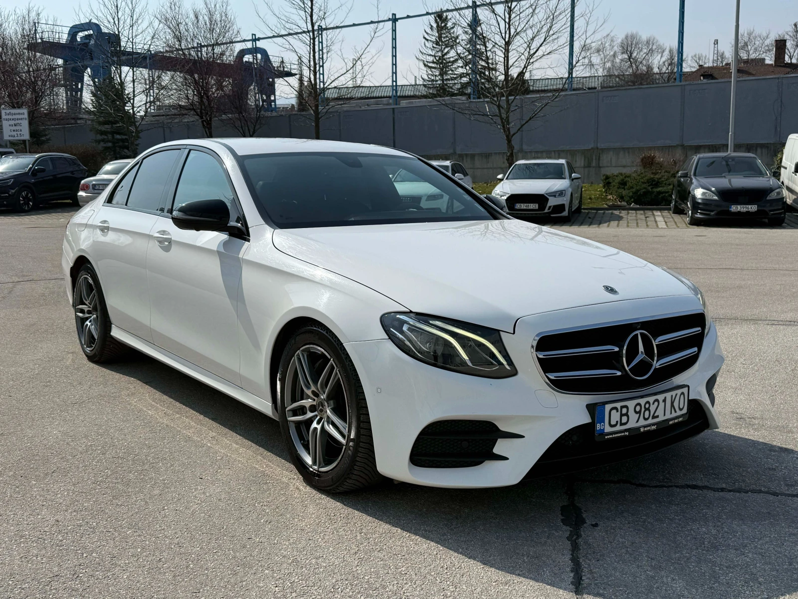 Mercedes-Benz E 220 АМГ пакет/Седан, снимка 6 - Автомобили и джипове - 53894124