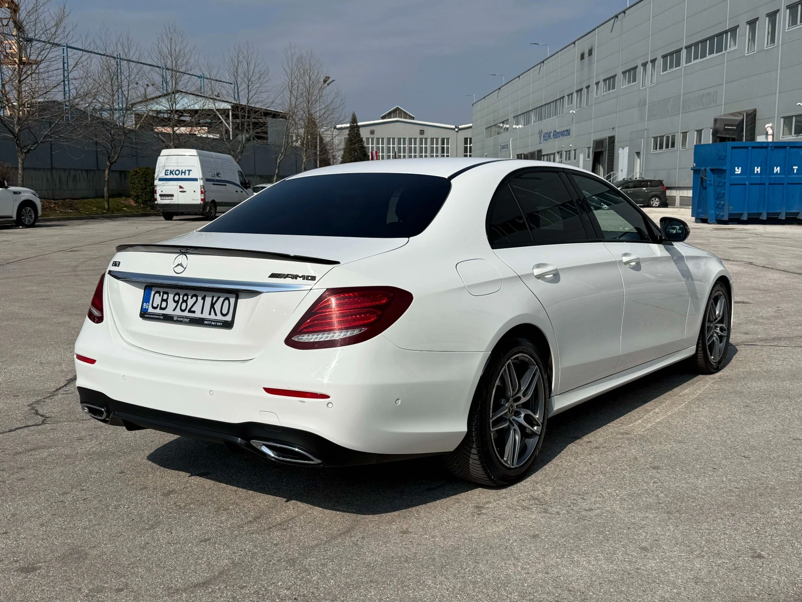 Mercedes-Benz E 220 АМГ пакет/Седан, снимка 4 - Автомобили и джипове - 53894124