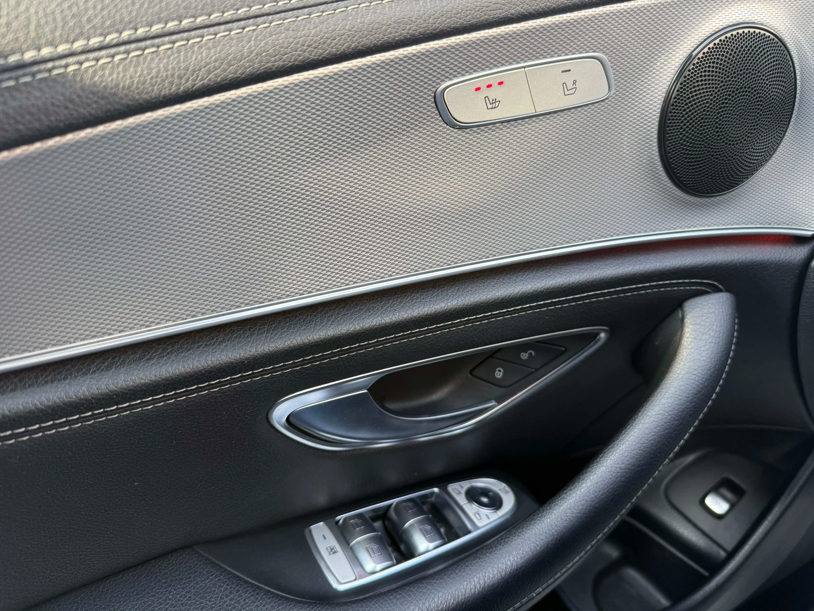 Mercedes-Benz E 220 АМГ пакет/Седан, снимка 15 - Автомобили и джипове - 53894124