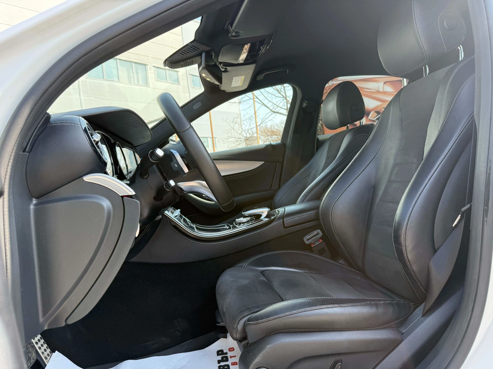 Mercedes-Benz E 220 АМГ пакет/Седан, снимка 8 - Автомобили и джипове - 53894124