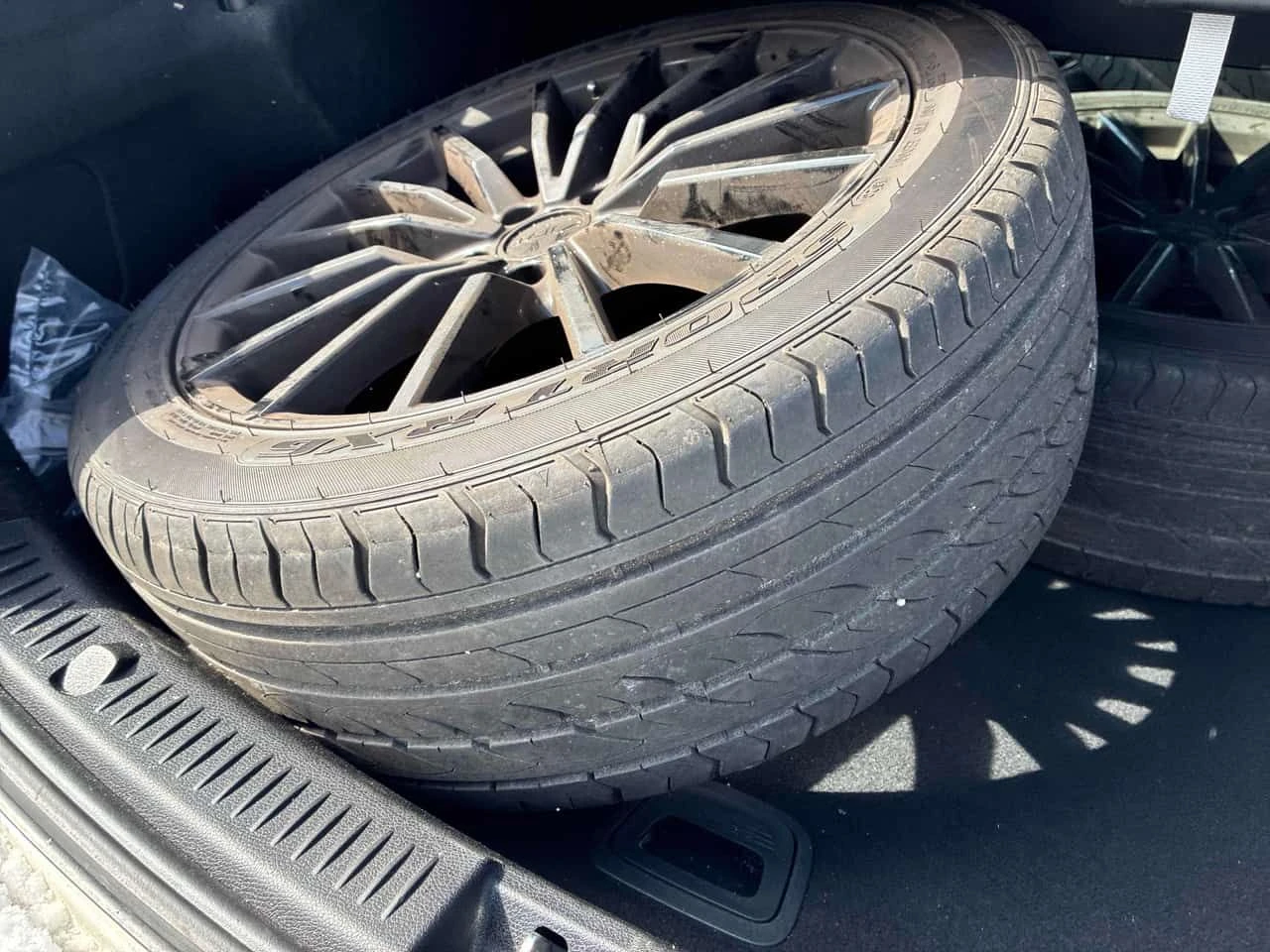 Mercedes-Benz E 400 CARFAX, снимка 13 - Автомобили и джипове - 53892100