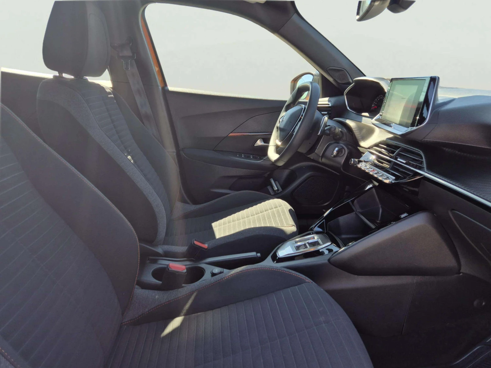 Peugeot 2008 1.2 I, снимка 10 - Автомобили и джипове - 54141460