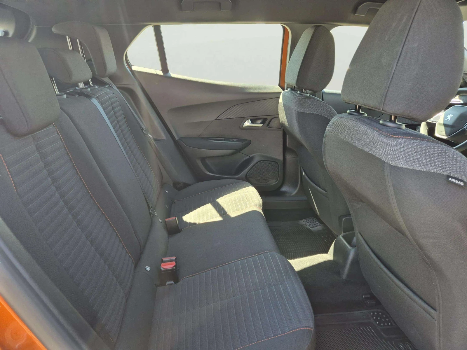 Peugeot 2008 1.2 I, снимка 9 - Автомобили и джипове - 54141460