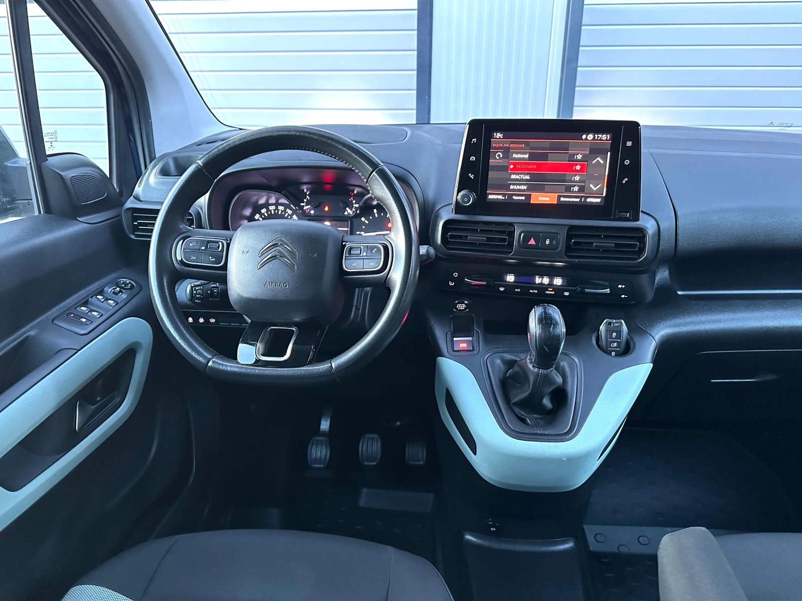 Citroen Berlingo HDI KEYLESS CARPLAY ПОДГРЕВИ ЛЕД ТОП СЪСТОЯНИЕ, снимка 12 - Автомобили и джипове - 54163851