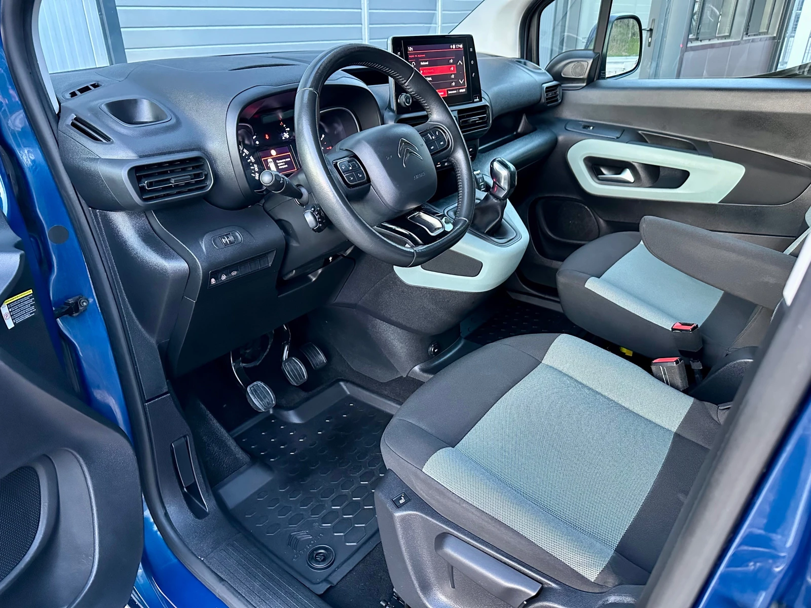 Citroen Berlingo HDI KEYLESS CARPLAY ПОДГРЕВИ ЛЕД ТОП СЪСТОЯНИЕ, снимка 8 - Автомобили и джипове - 54163851