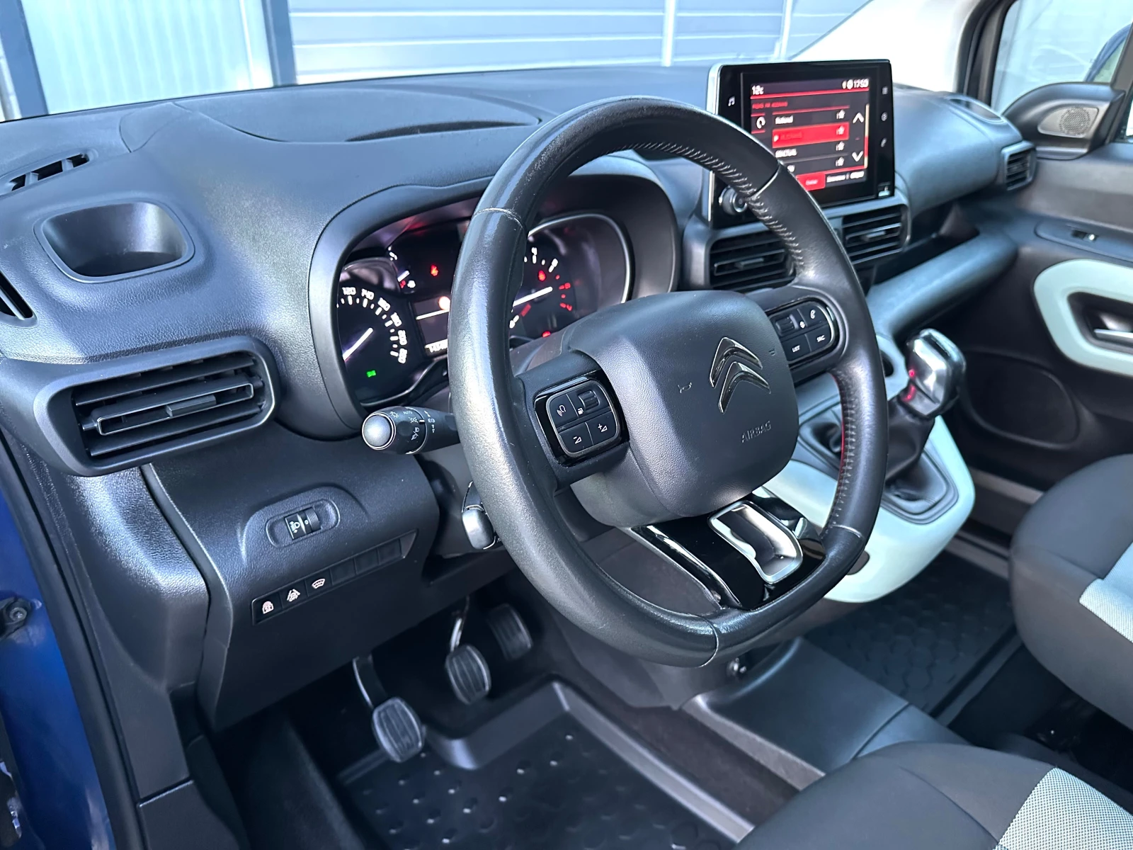 Citroen Berlingo HDI KEYLESS CARPLAY ПОДГРЕВИ ЛЕД ТОП СЪСТОЯНИЕ, снимка 11 - Автомобили и джипове - 54163851