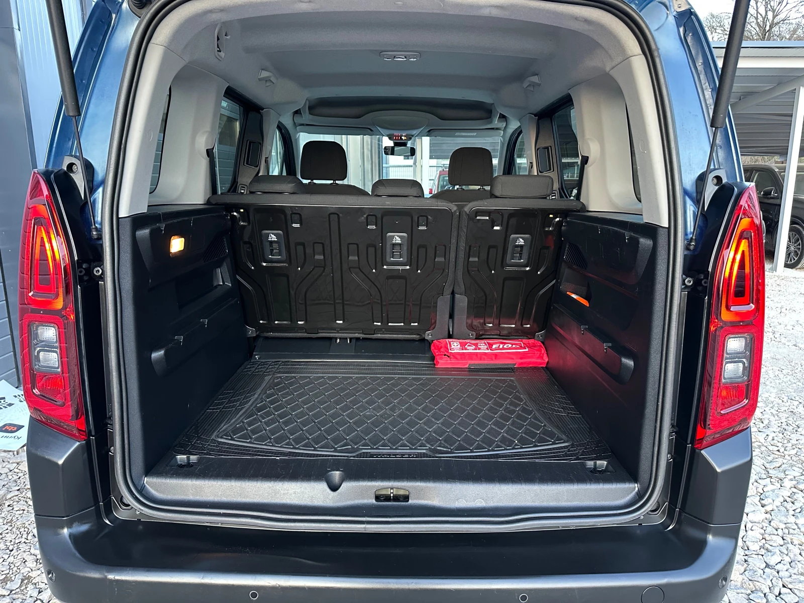 Citroen Berlingo HDI KEYLESS CARPLAY ПОДГРЕВИ ЛЕД ТОП СЪСТОЯНИЕ, снимка 17 - Автомобили и джипове - 54163851