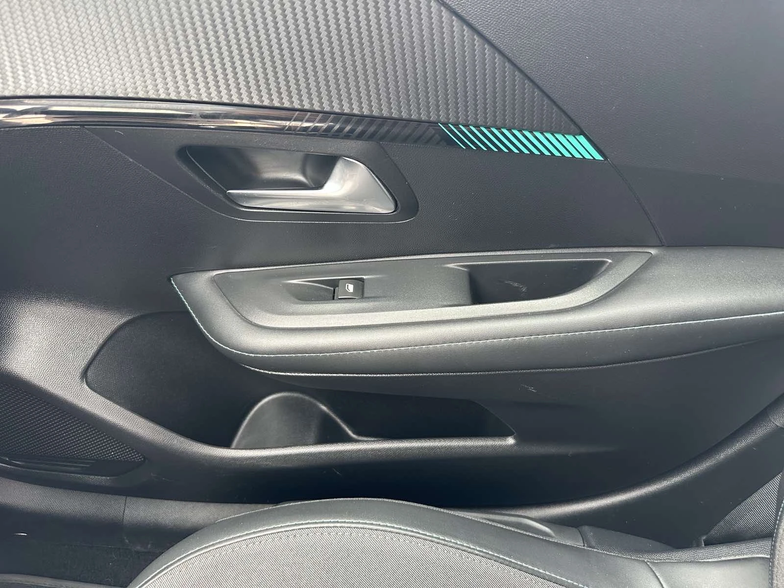 Peugeot 208 1, 5  Учебна, снимка 11 - Автомобили и джипове - 54199015