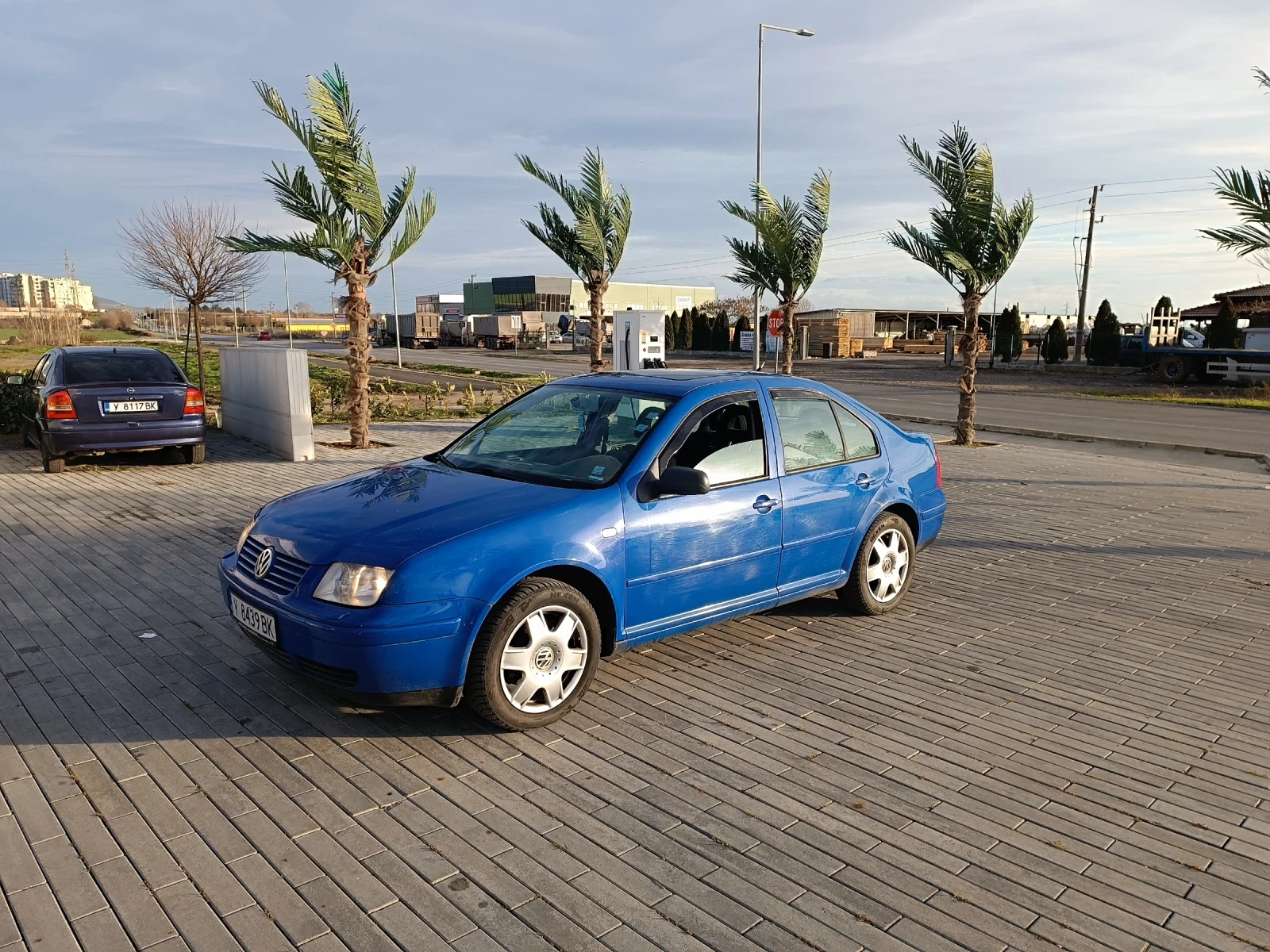 VW Bora Седан , снимка 8 - Автомобили и джипове - 54406409