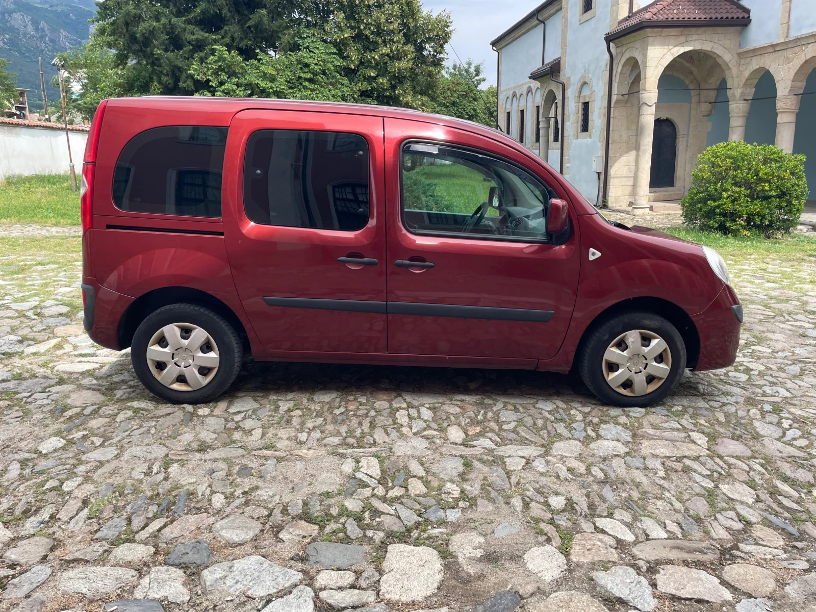 Renault Kangoo 1.5DCI 86ks ТОВАРОПЪТНИЧЕСКО КЛИМАТИК, снимка 6 - Автомобили и джипове - 55018280