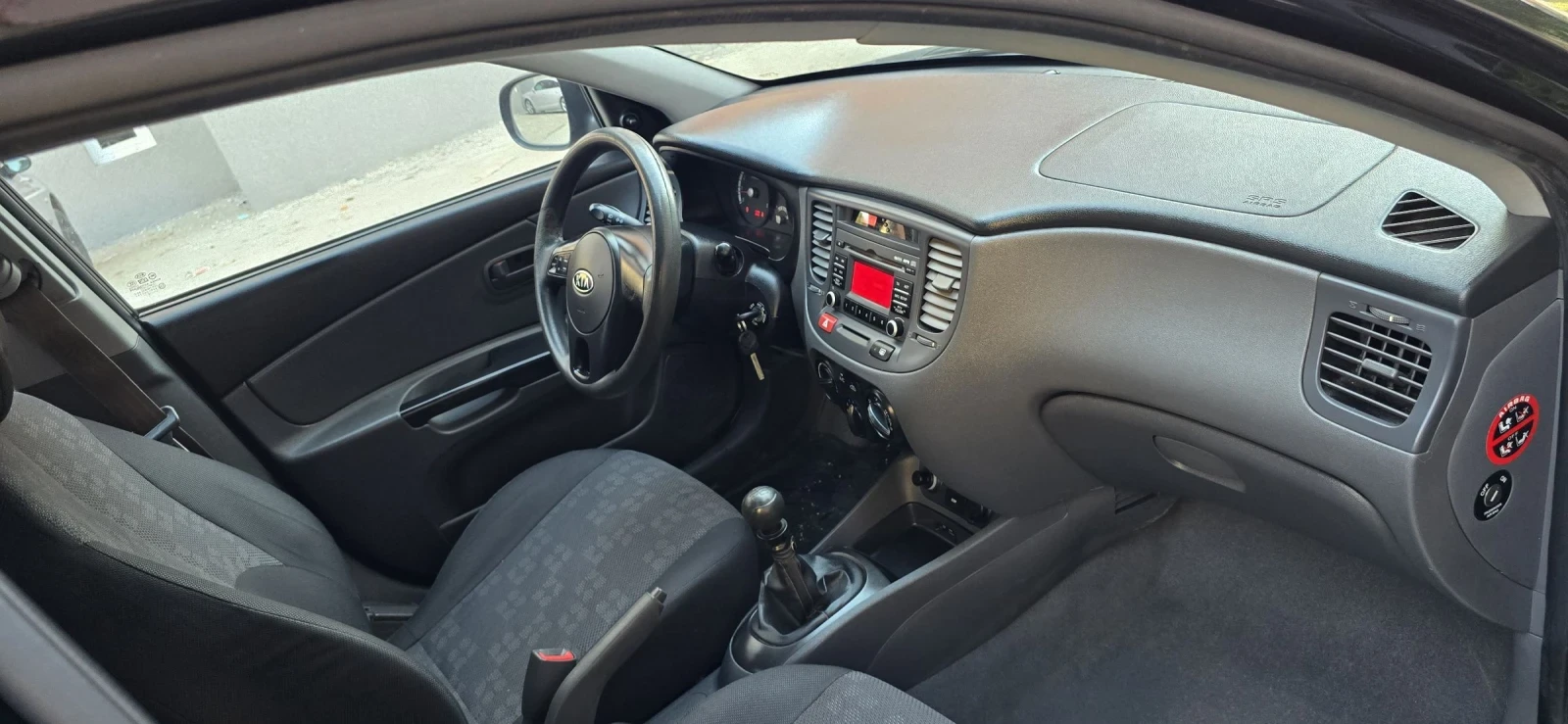 Kia Rio 1.4i, , снимка 14 - Автомобили и джипове - 55096180