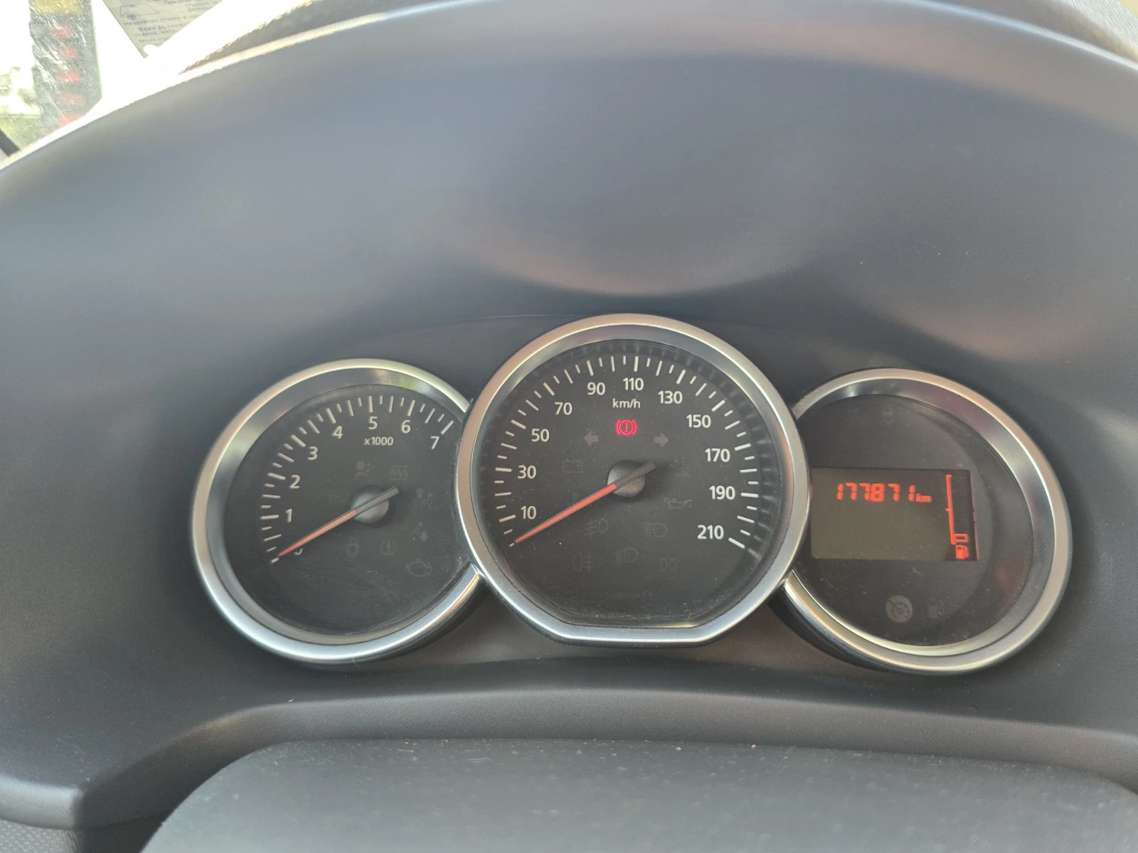 Dacia Logan 1.5 DCI, снимка 14 - Автомобили и джипове - 55393291
