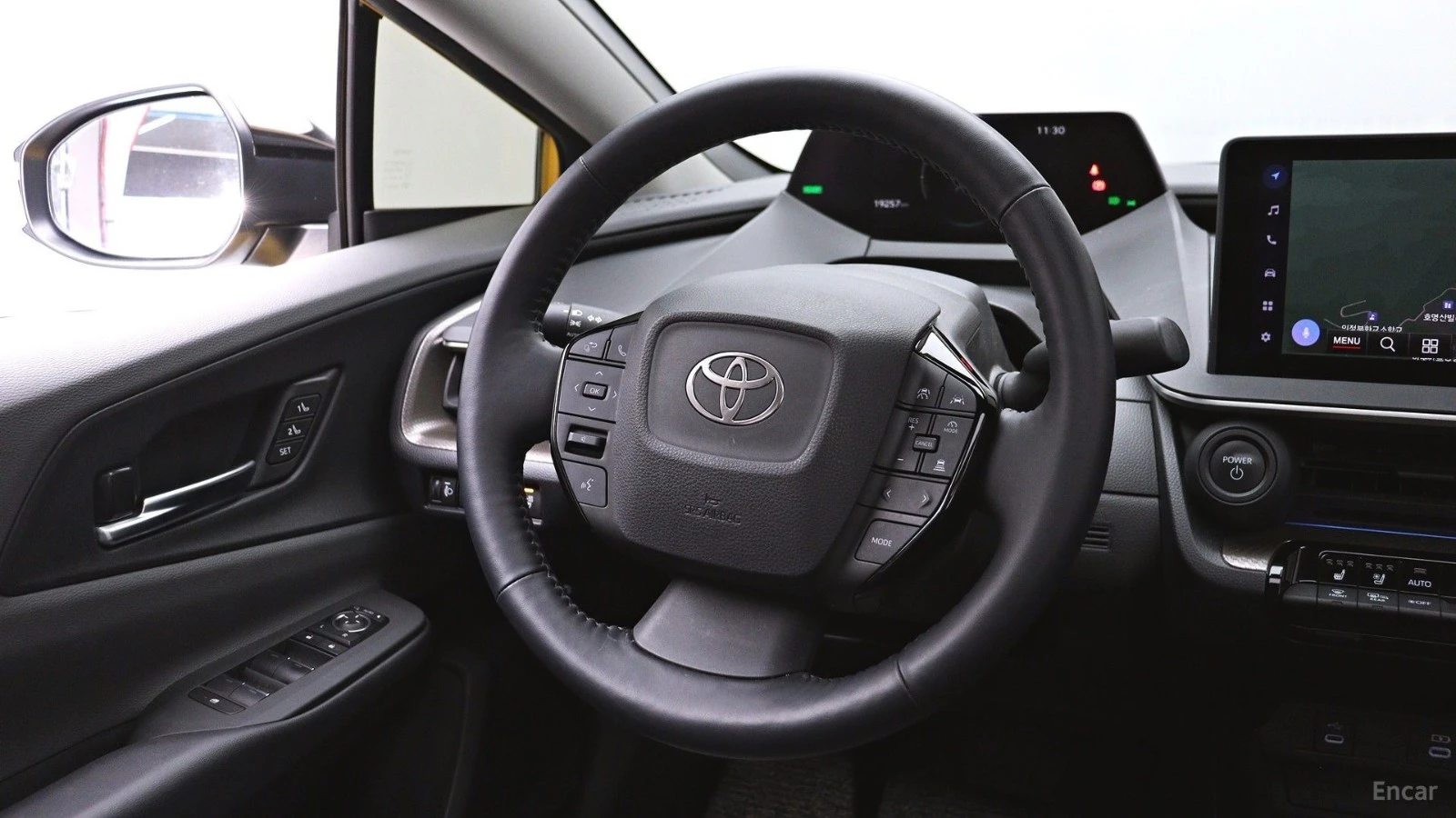 Toyota Prius * LED* ПАНО* KEYLESS* Camera* ПОДГРЕВ* , снимка 15 - Автомобили и джипове - 55571016
