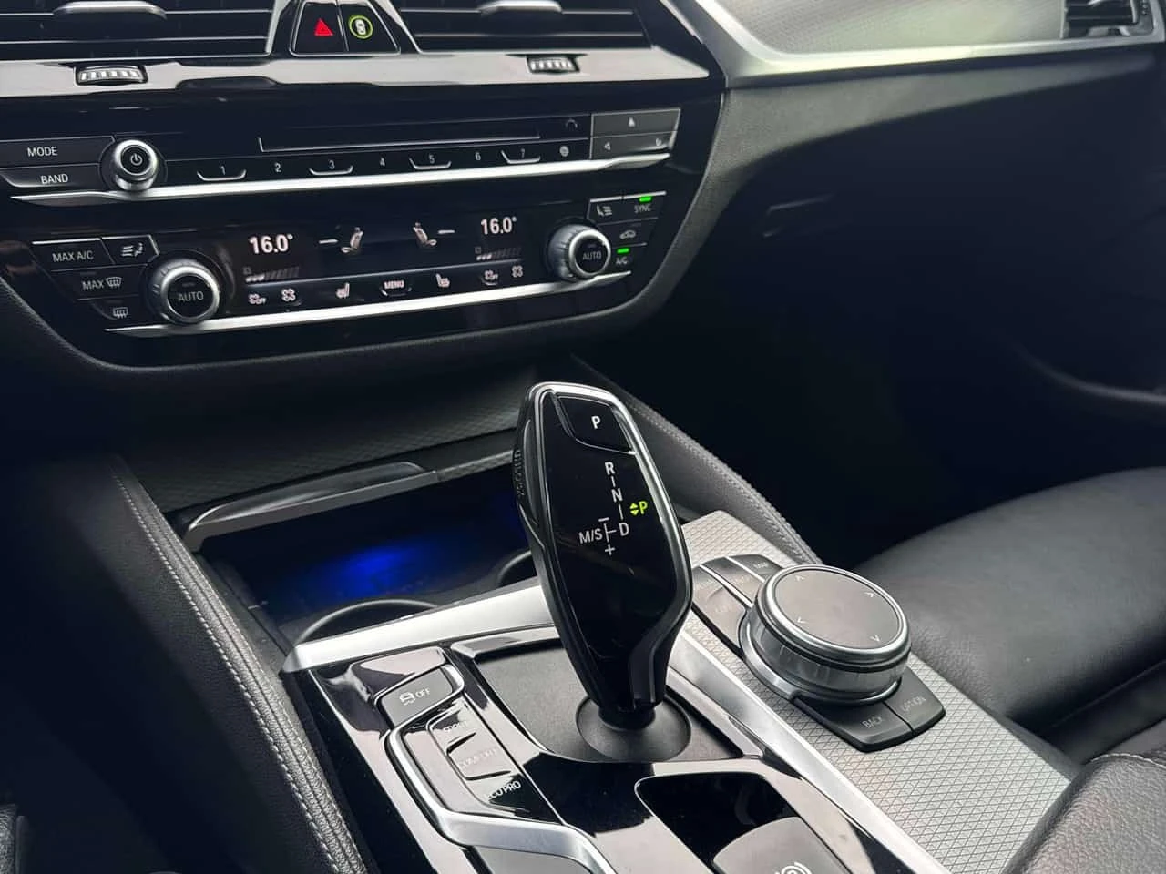 BMW 530 * 530i xDrive * АВТОКРЕДИТ БЕЗ ПЪРВОНАЧАЛНА ВНОСКА, снимка 9 - Автомобили и джипове - 56171980