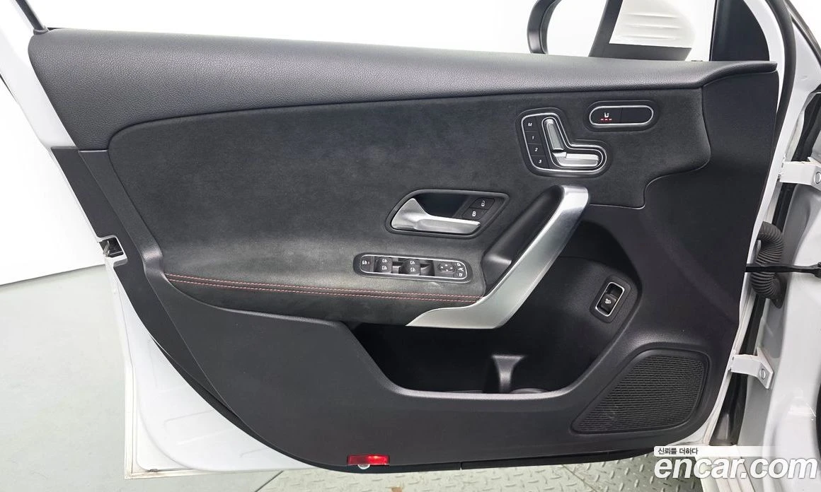 Mercedes-Benz A 35 4MATIC, снимка 14 - Автомобили и джипове - 56276911