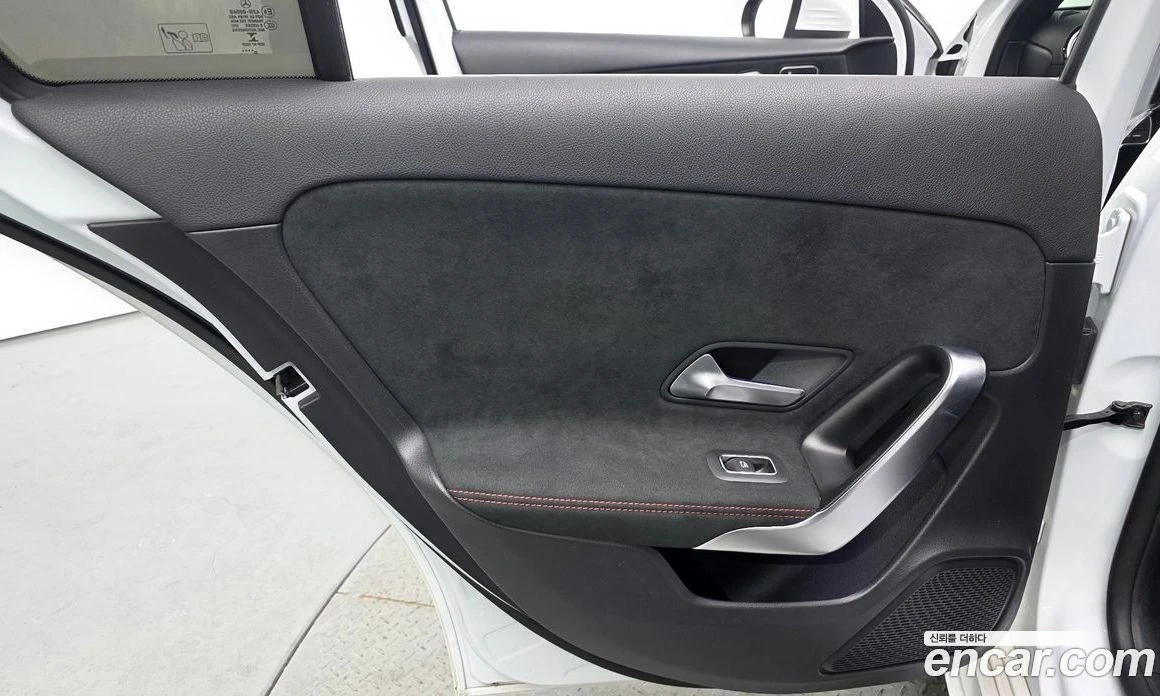 Mercedes-Benz A 35 4MATIC, снимка 15 - Автомобили и джипове - 56276911