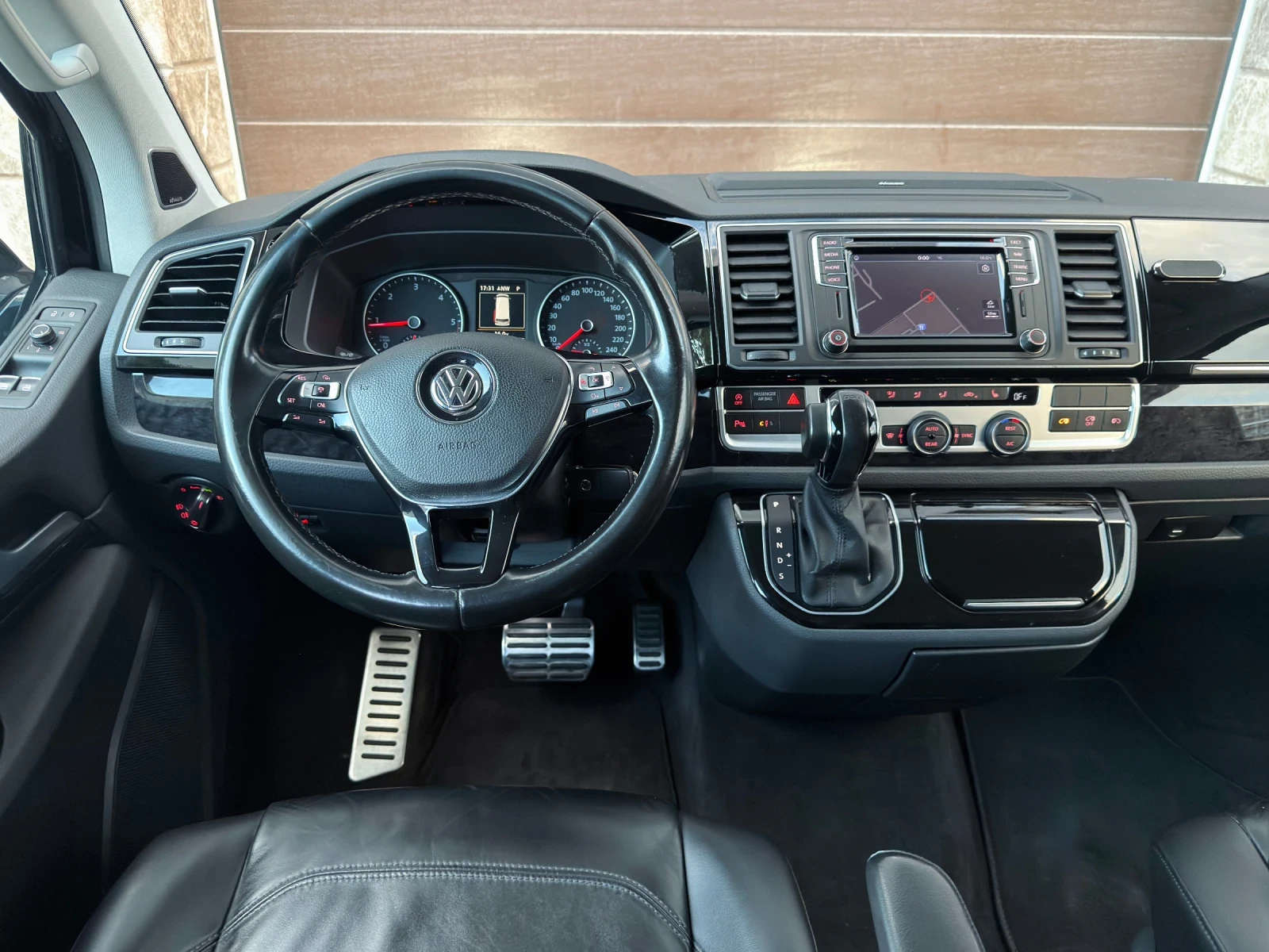 VW Multivan VIP Business FULL MAX 2.0TDI ЛИЗИНГ 100%, снимка 7 - Автомобили и джипове - 56336623