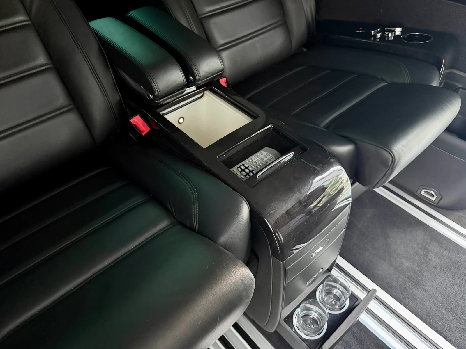 VW Multivan VIP Business FULL MAX 2.0TDI ЛИЗИНГ 100%, снимка 11 - Автомобили и джипове - 56336623