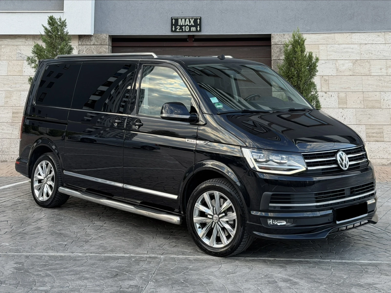 VW Multivan VIP Business FULL MAX 2.0TDI ЛИЗИНГ 100%, снимка 2 - Автомобили и джипове - 56336623