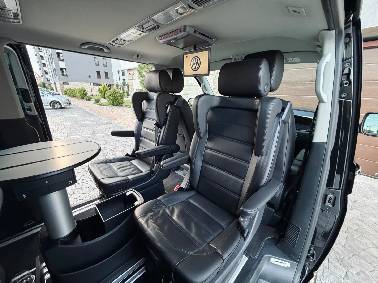 VW Multivan VIP Business FULL MAX 2.0TDI ЛИЗИНГ 100%, снимка 7 - Автомобили и джипове - 56336623