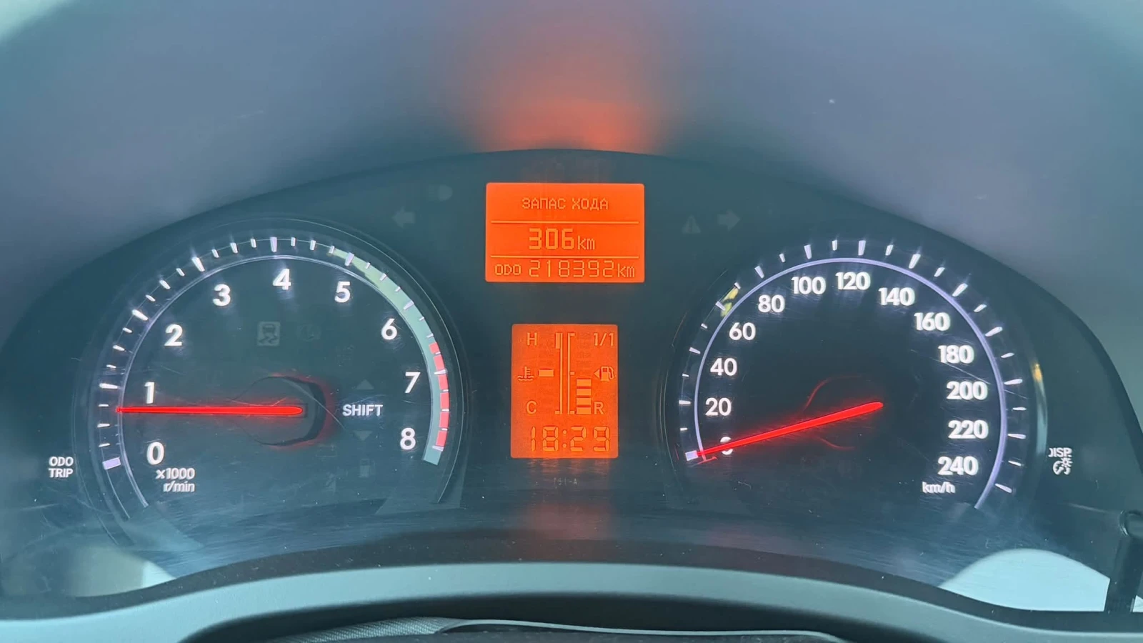 Toyota Avensis 1.8 БЕНЗИН  EURO5, снимка 13 - Автомобили и джипове - 56339602