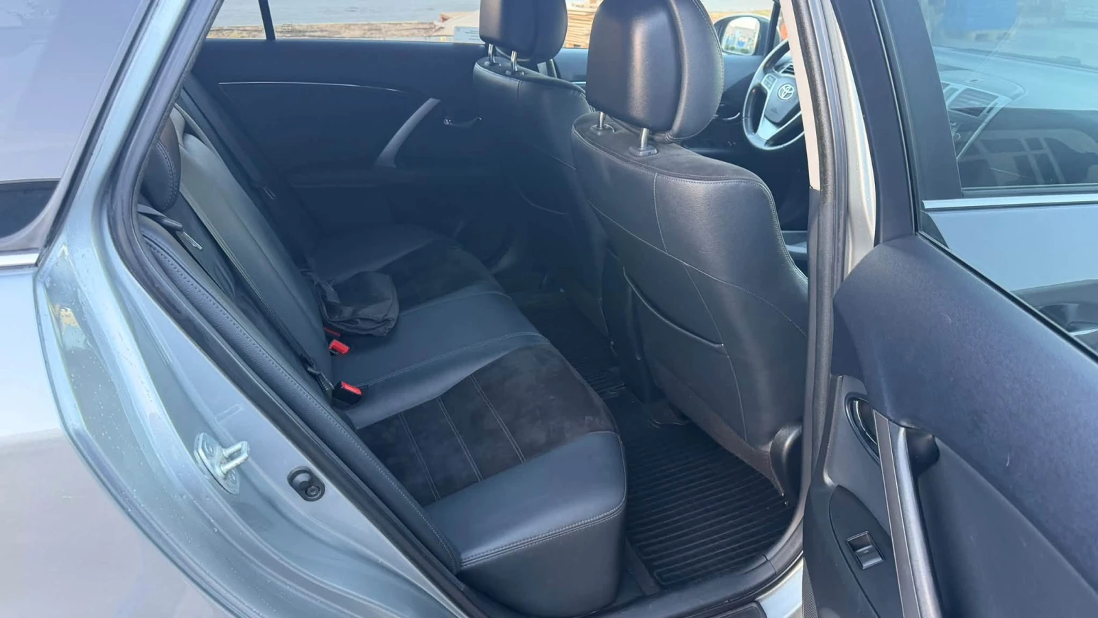 Toyota Avensis 1.8 БЕНЗИН  EURO5, снимка 11 - Автомобили и джипове - 56339602