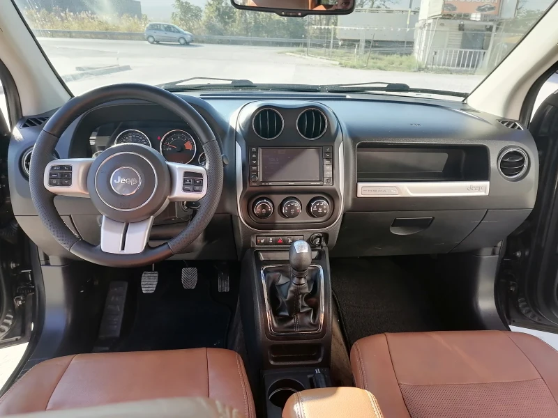 Jeep Compass * ДИЗЕЛ* * КОЖА* * НАВИГАЦИЯ* , снимка 14 - Автомобили и джипове - 47643907