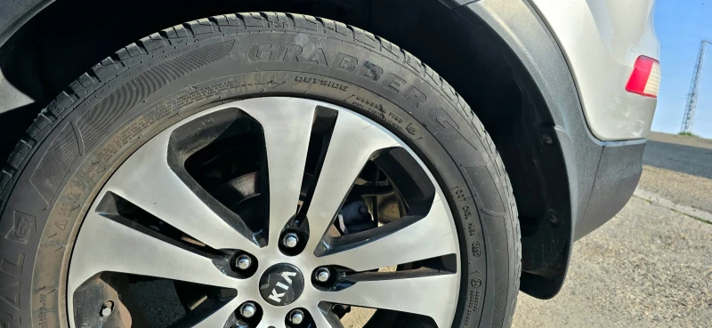 Kia Sportage, снимка 7 - Автомобили и джипове - 52278958