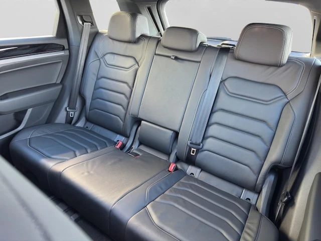 VW Touareg 3.0TSIe* 4MOTION* R-LINE* MATRIX* ПАНО* ГАРАНЦИЯ, снимка 12 - Автомобили и джипове - 53473812