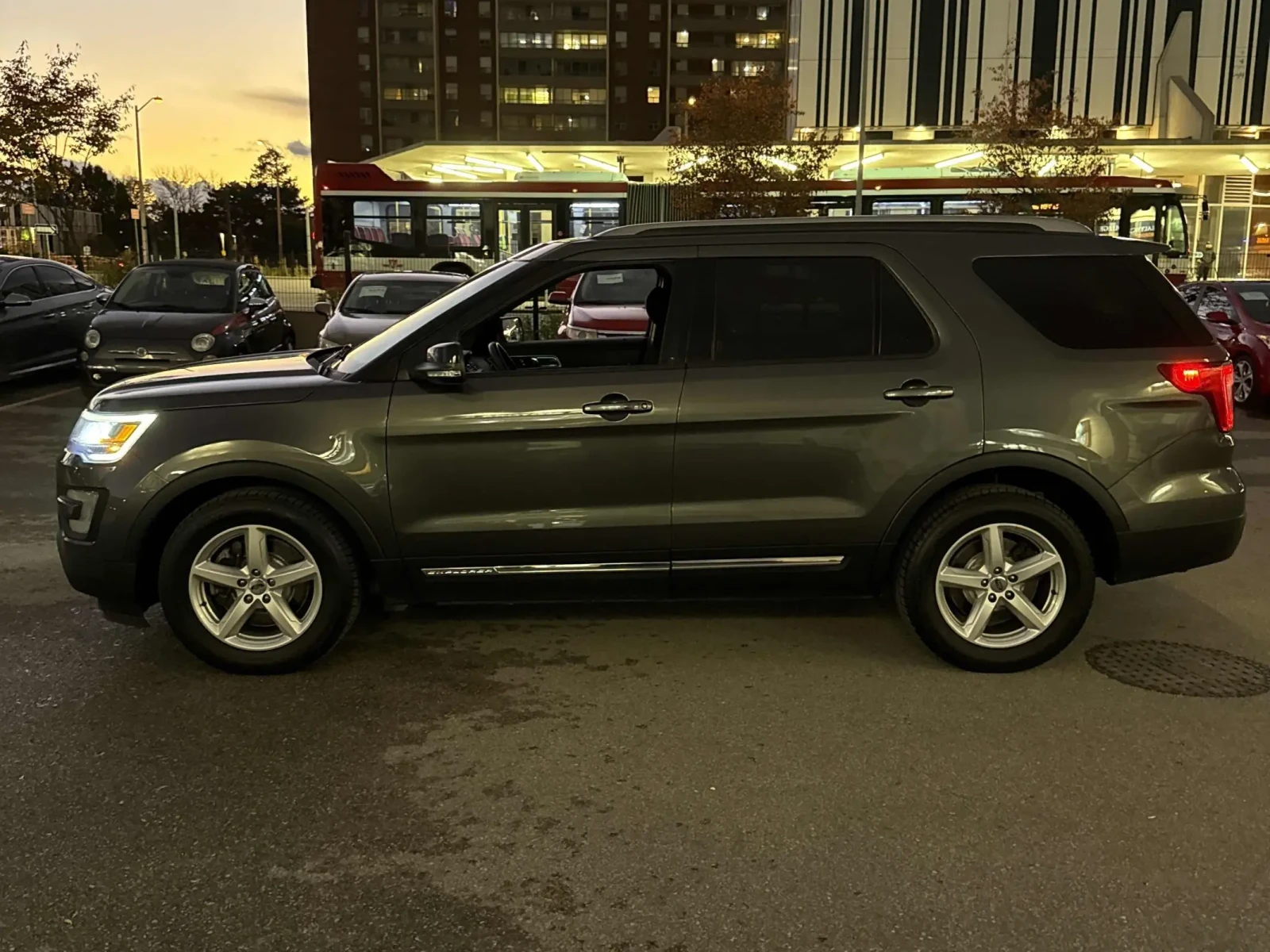 Ford Explorer * CARFAX * БЕЗ ПЪРВОНАЧАЛНА ВНОСКА - изображение 3