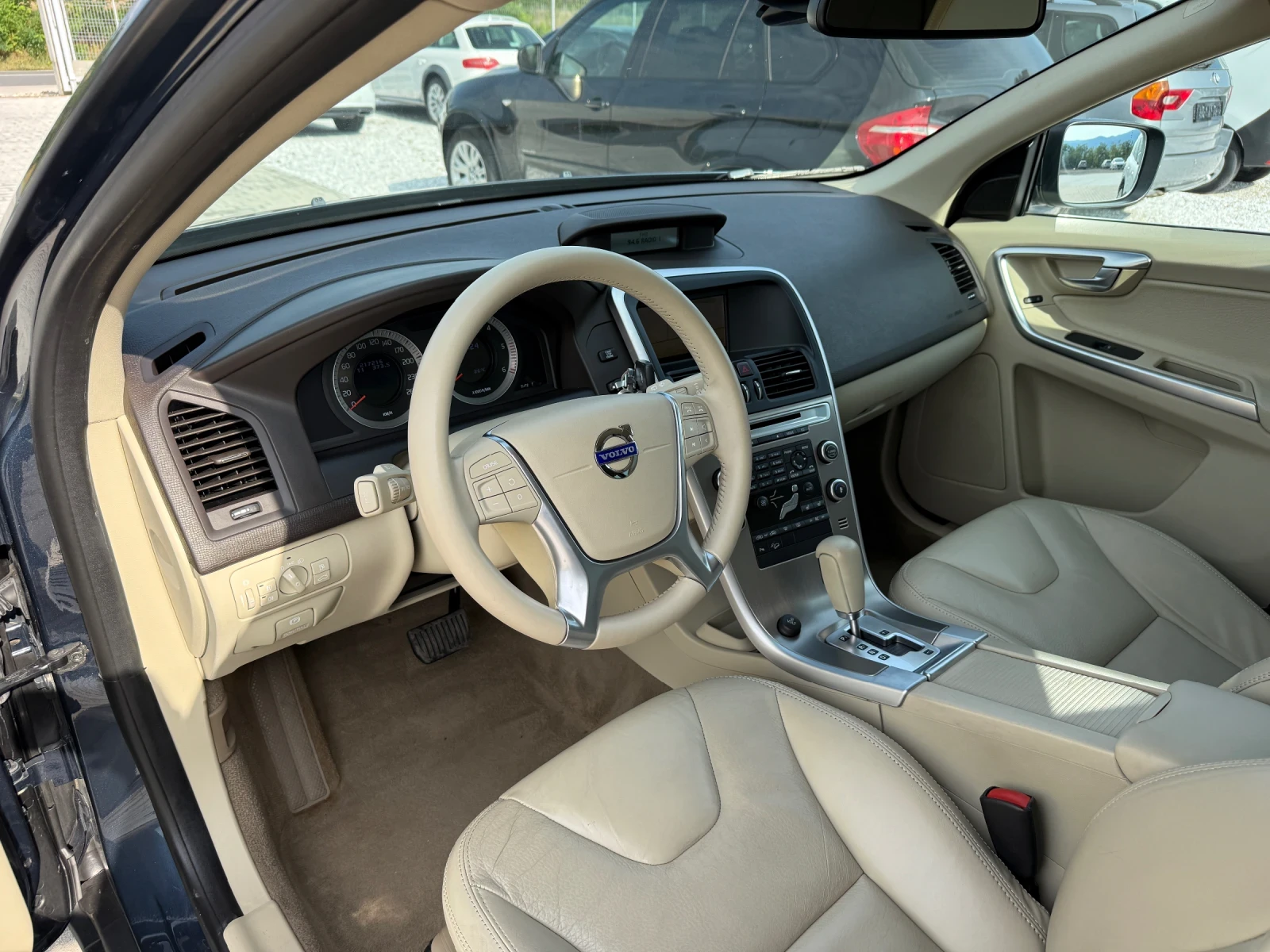 Volvo XC60 2.4 D5 ШВЕЙЦАРИЯ, снимка 10 - Автомобили и джипове - 55400586