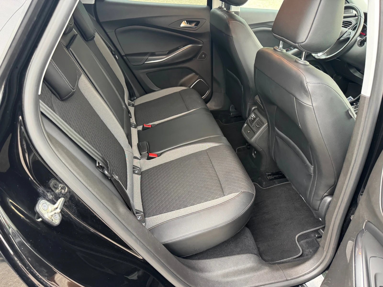 Opel Grandland X Автомат, Keyless, Denon, Adaptive LED , снимка 11 - Автомобили и джипове - 55792639