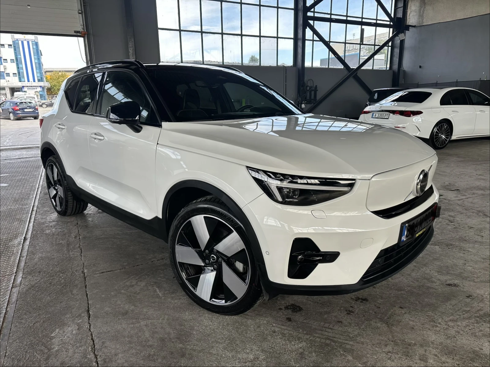 Volvo XC40 Recharge  twin motor, снимка 3 - Автомобили и джипове - 56533376