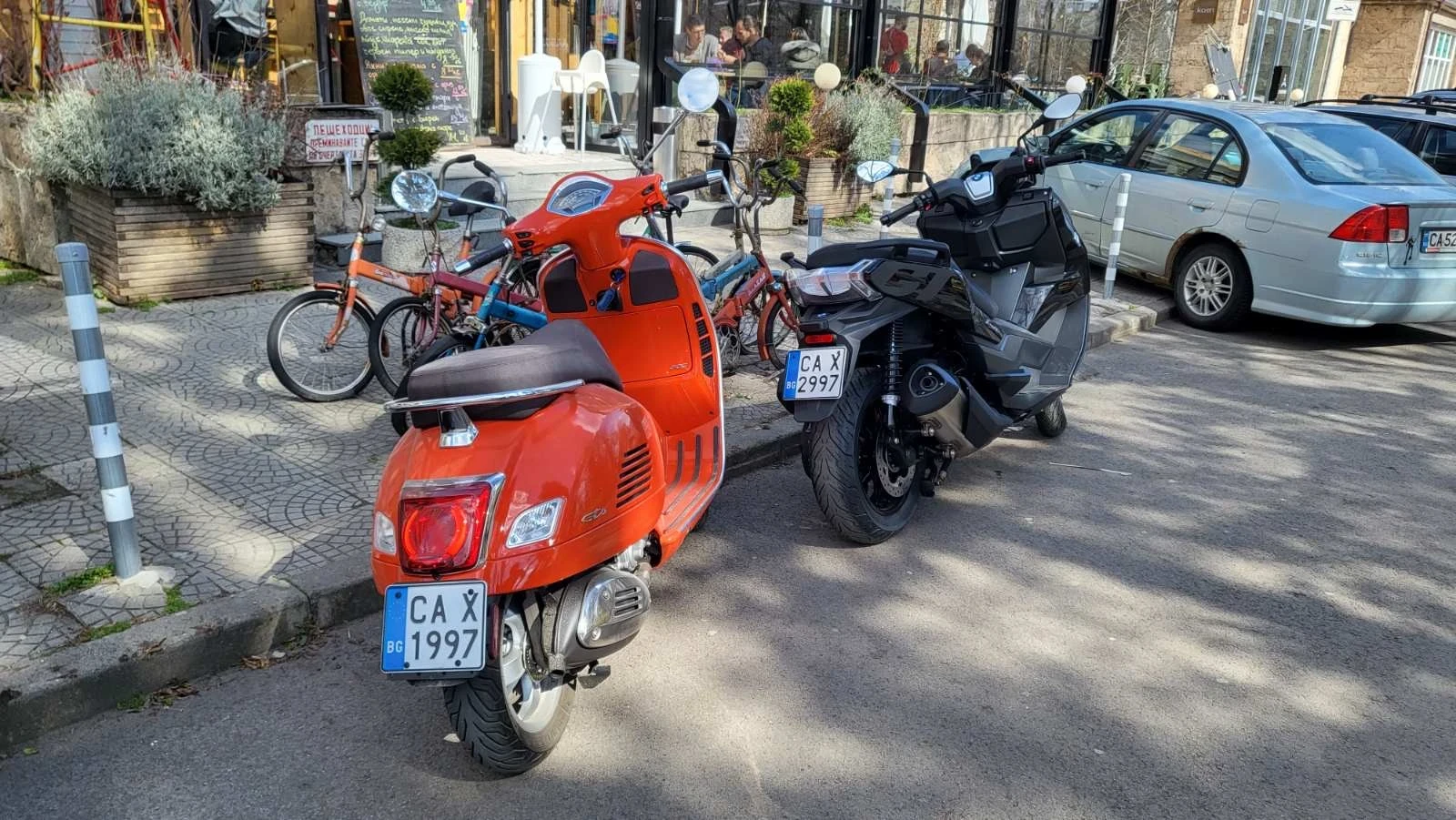 Vespa GTS 300 HPE E5 ARANCIO IMPULSIVO - изображение 5
