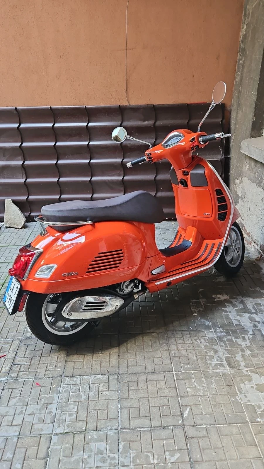 Vespa GTS 300 HPE E5 ARANCIO IMPULSIVO - изображение 3